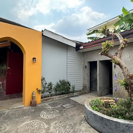 Baan Ma Feung Guesthouse Kanchanaburi Exterior photo